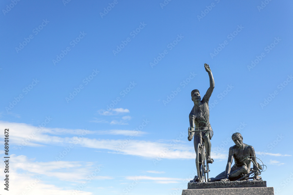 Obraz premium Monumento ai ciclisti