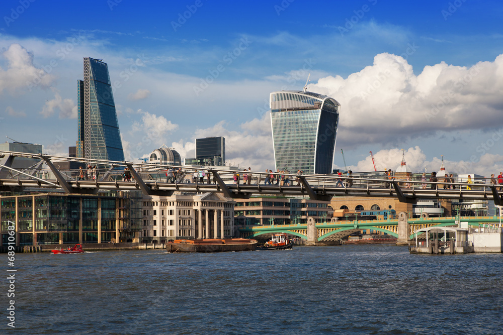 London, bridge over the river Thames