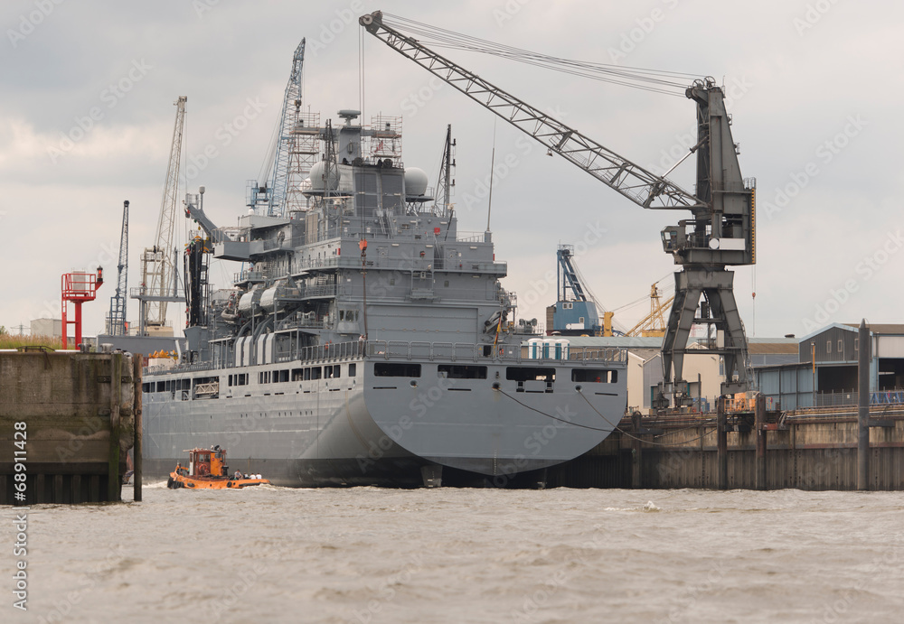 Fototapeta premium Versorgungsschiff der Deutschen Marine