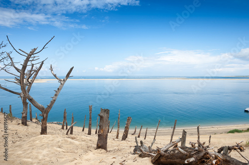 Vacances, plage, soleil et ciel bleu © philippe Devanne