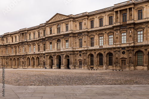 Louvre #68916645