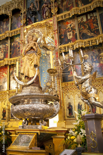 Madrid, Golden altar in Santa Maria la Real de La Almudena cathe