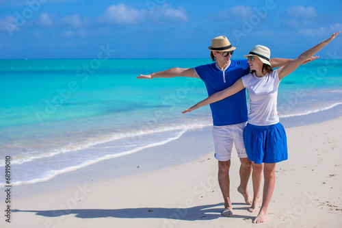 Happy couple have fun on Caribbean beach vacation