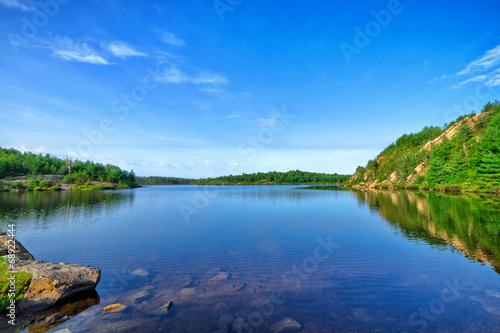 Obraz na plátne Rock structure and a lake in northern Ontario