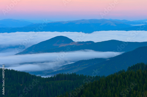 Fototapeta Naklejka Na Ścianę i Meble -  Dawn in mountains