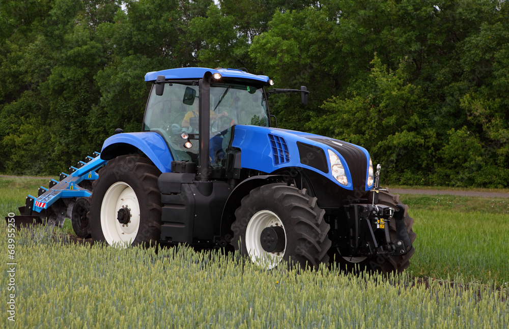 Obraz premium Tractor with plow on field
