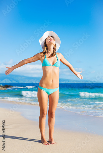 Beautiful Happy Young Woman on the Beach © EpicStockMedia