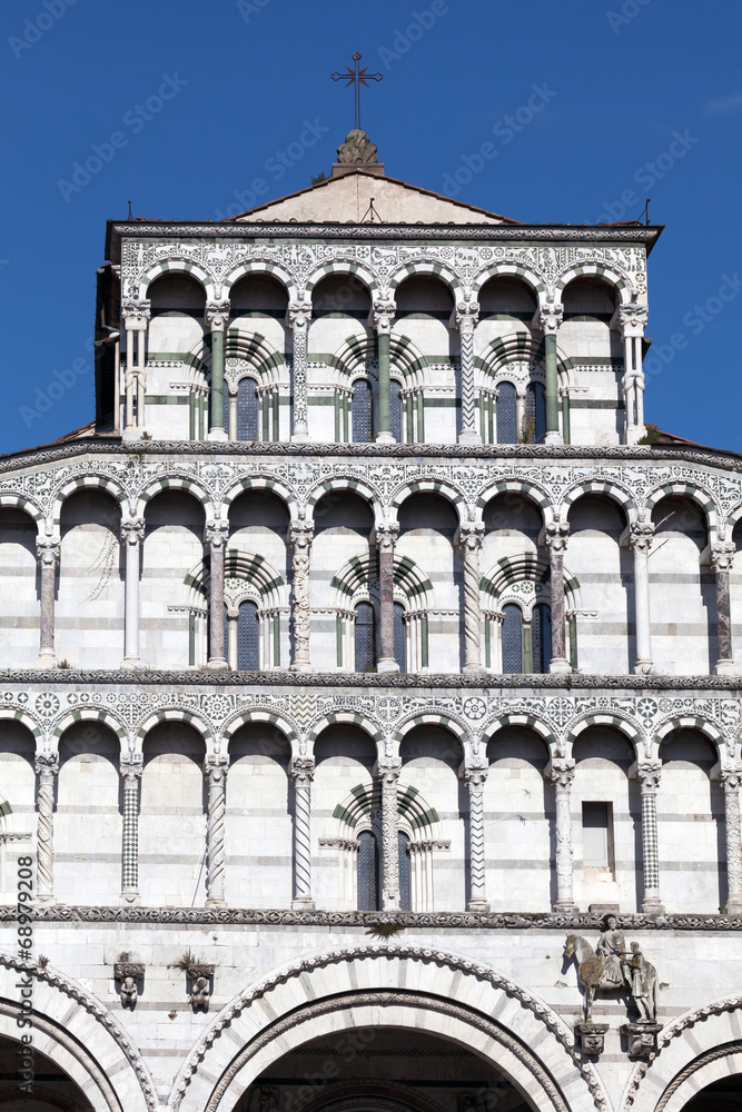Details of the San Martino Cathedral facade