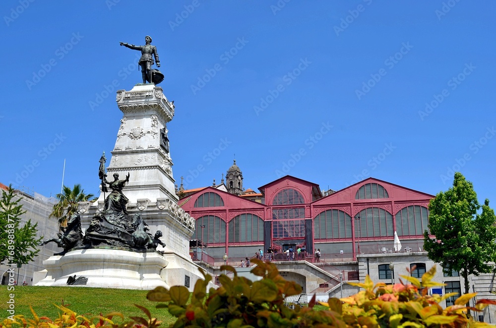 statue Heinrich des Seefahrers in Porto