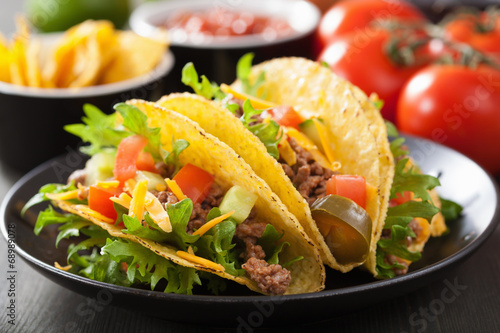 mexican taco shells with beef and vegetables