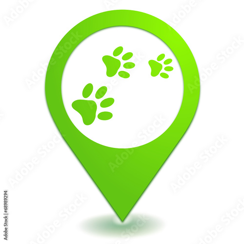 empreintes de chiens sur symbole localisation vert