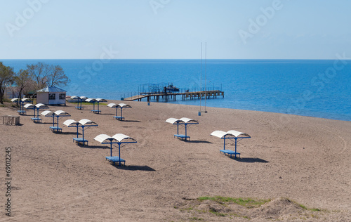 Empty beach at Issyk-Kul Lake © Elena Odareeva