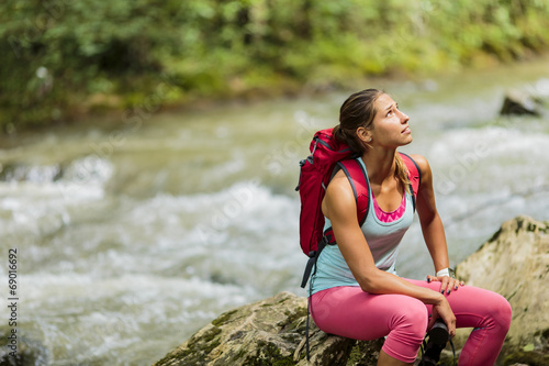 Young woman hiking in the f...