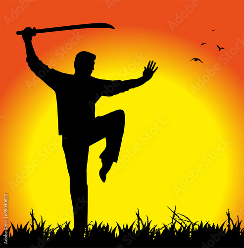 allenamento shaolin con sciabola al tramonto