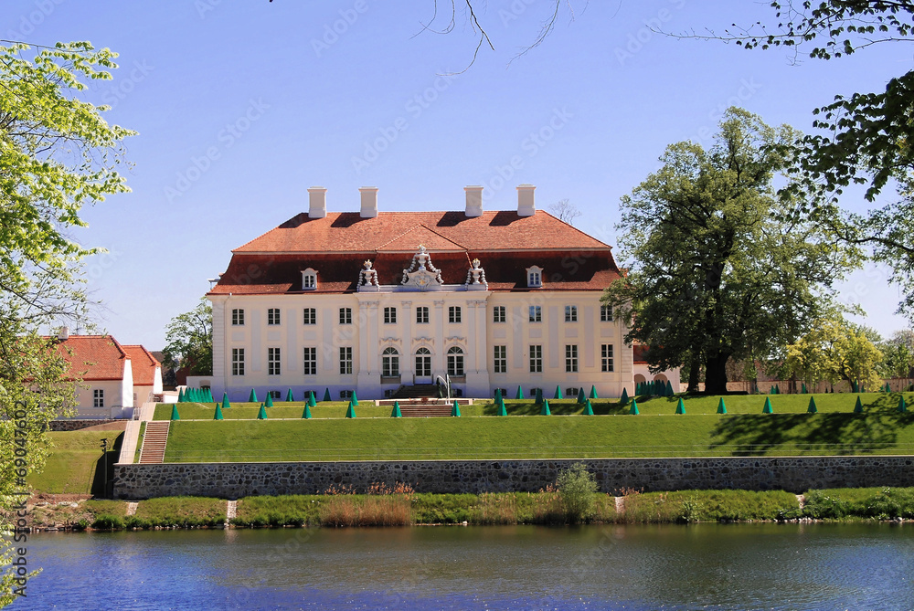 Fototapeta premium Gartenseite Schloss Meseberg