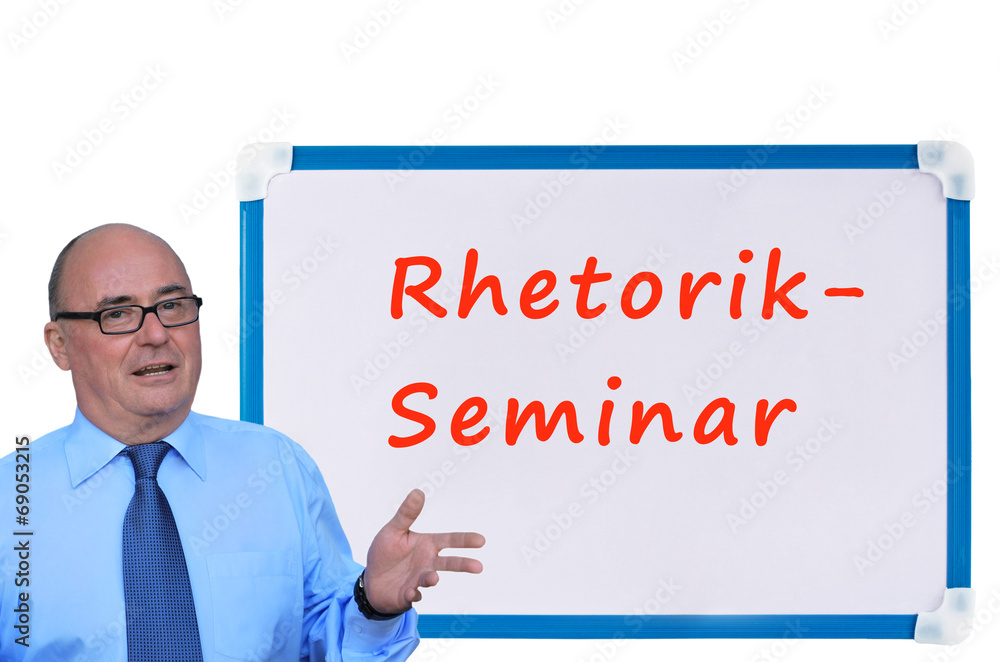 Geschäftsmann vor einer Tafel: Rhetorik-Seminar