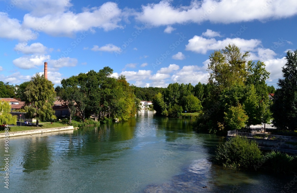 Charente vue du Pont Neuf à Cognac