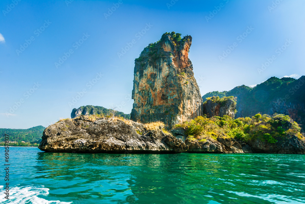 Naklejka premium Rock island in green sea,Thailand