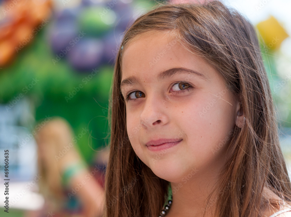 Obraz premium Pretty young girl in park