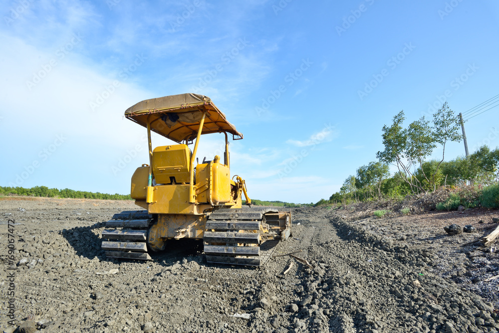 Obraz premium Old bulldozer at construction site