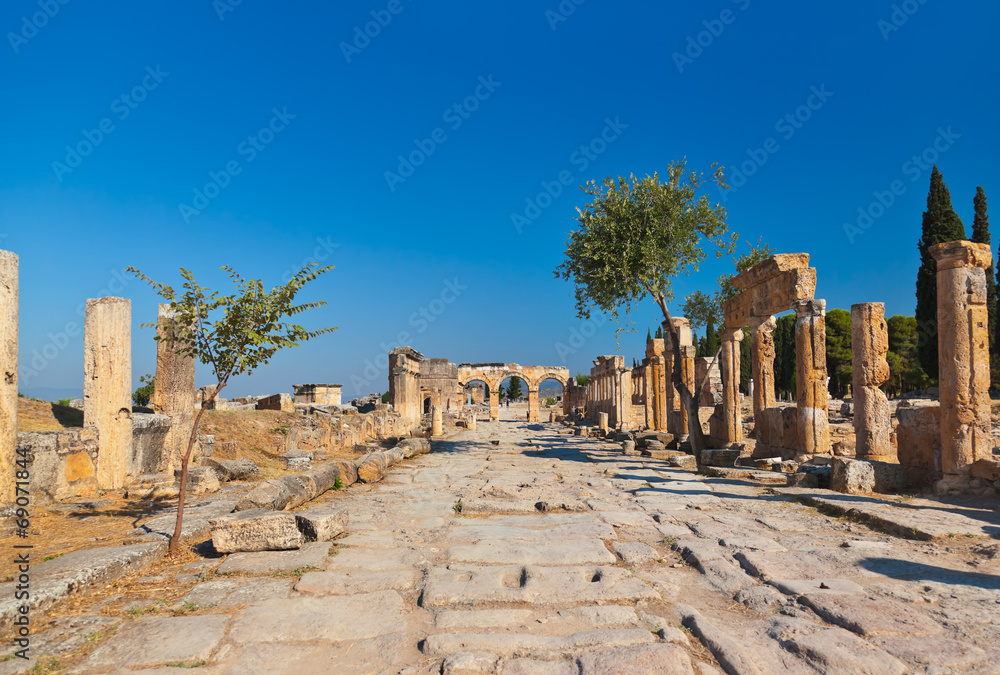 Fototapeta premium Old ruins at Pamukkale Turkey