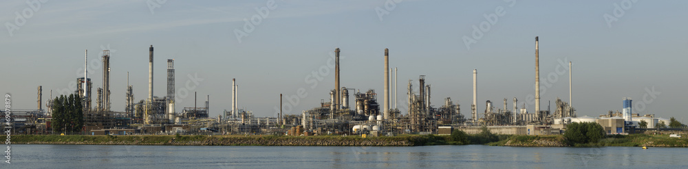 Petrochemical refinery in Botlek, Rotterdam Petrochemical refinery in Botlek, Rotterdam