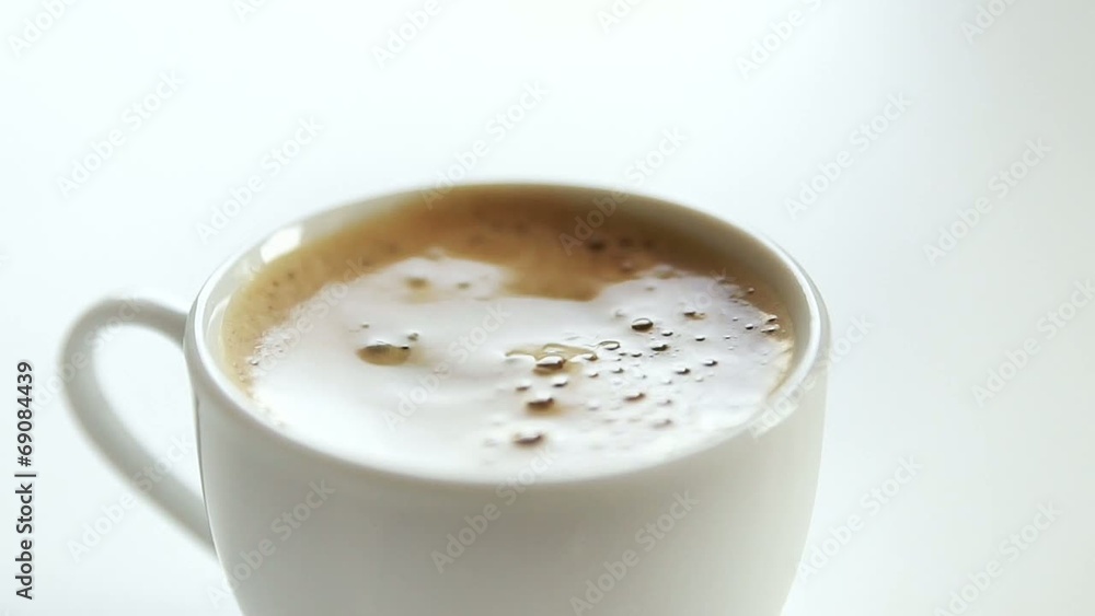 Sirviendo café a camara lenta Sirviendo café a camara lenta