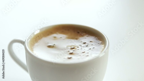 Sirviendo café a camara lenta