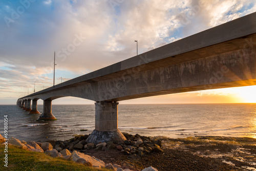 Fotografie Confederation Bridge at sunset