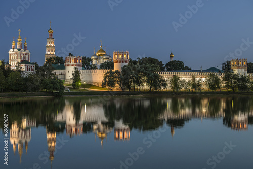Москва Новодевичий монастырь ночью