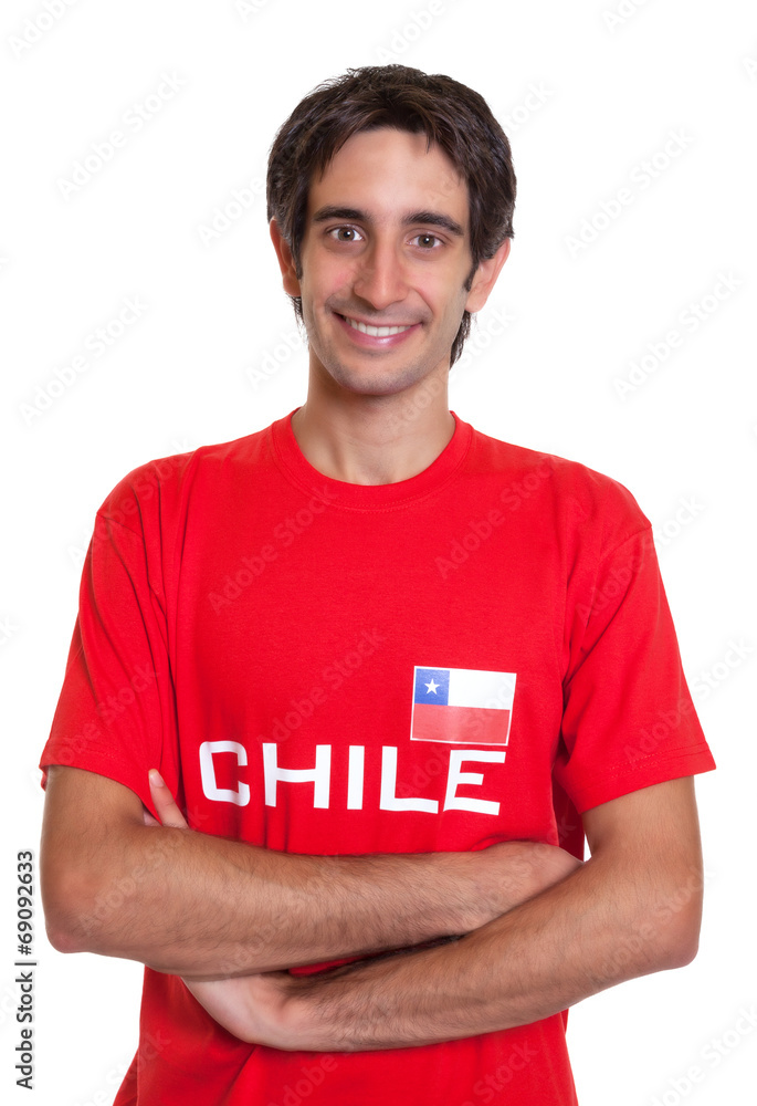 Fan aus Chile mit verschränkten Armen Fan aus Chile mit verschränkten Armen