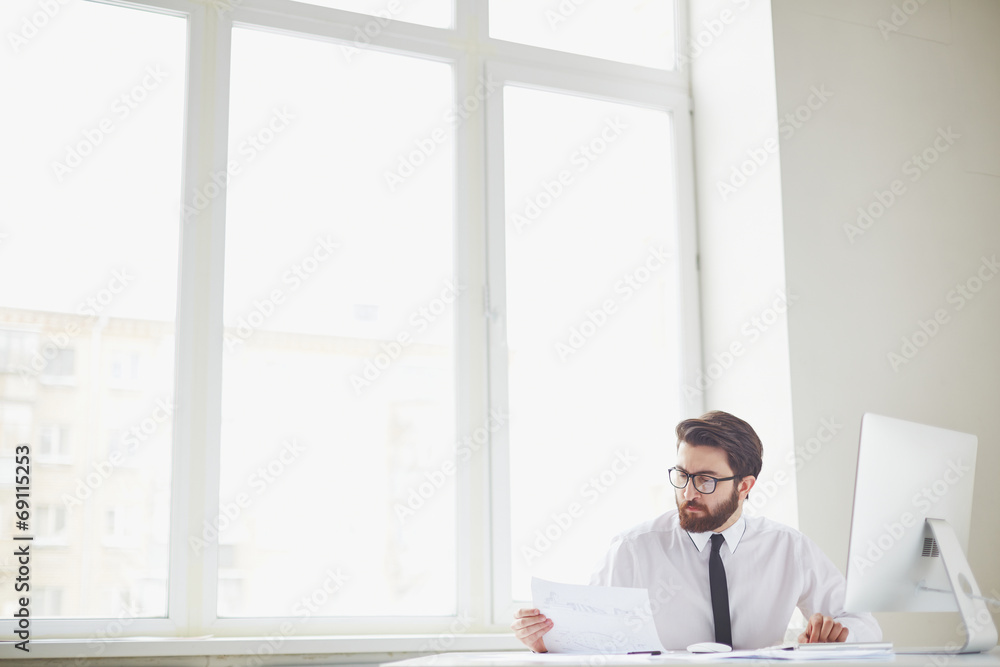 Fototapeta premium Busy office worker