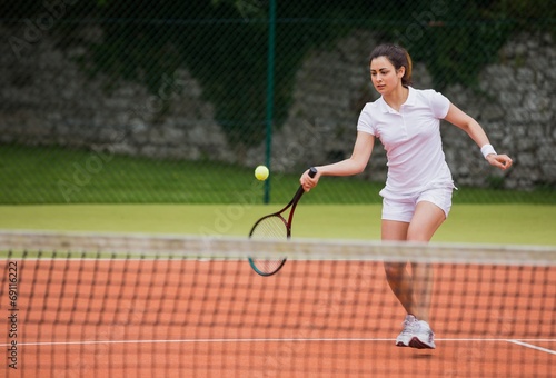 Pretty tennis player hitting ball © WavebreakmediaMicro
