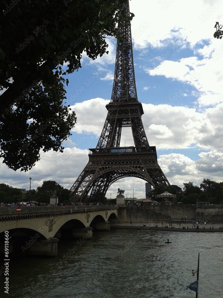 Naklejka premium Siempre nos quedará París