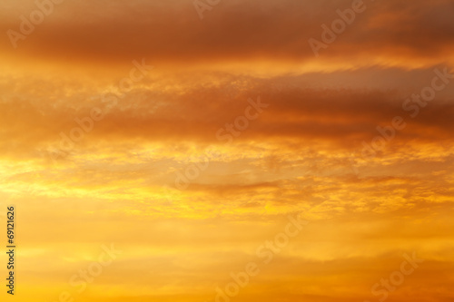 Fototapeta Naklejka Na Ścianę i Meble -  Dramatic golden sky