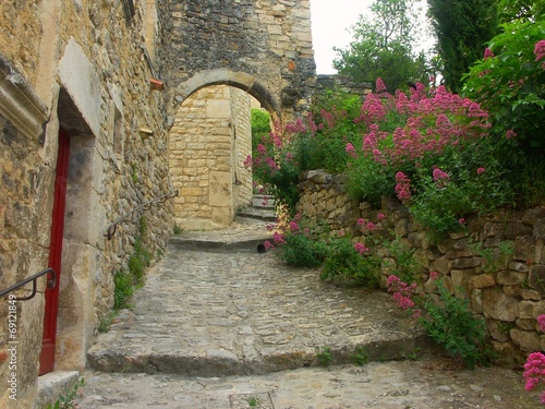 ruelle dans le village de Po  t-Laval