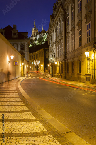 Straße in Prag bei nacht