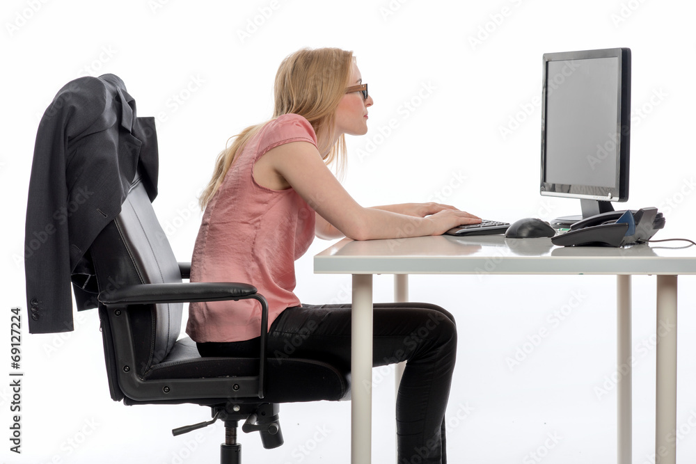 Foto Stock Schlechte Haltung am Schreibtisch | Adobe Stock