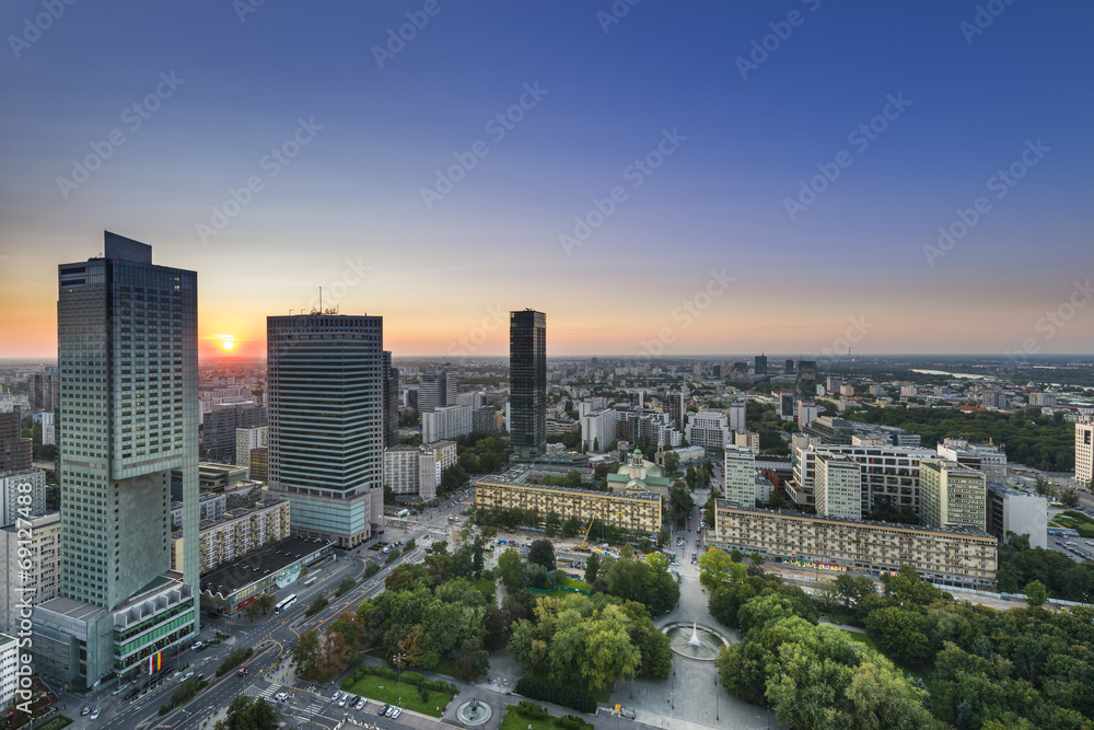 Naklejka premium Nocna panorama centrum Warszawy