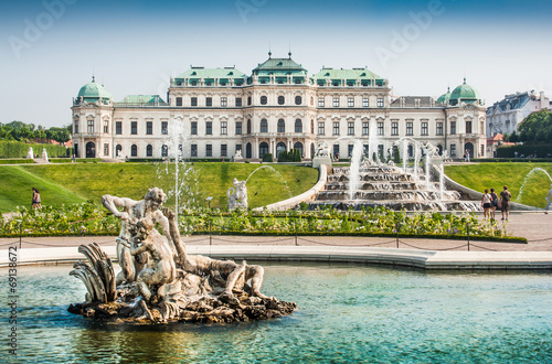Obraz na płótnie Famous Schloss Belvedere in Vienna, Austria w salonie