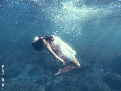 Diving © Alena Ozerova