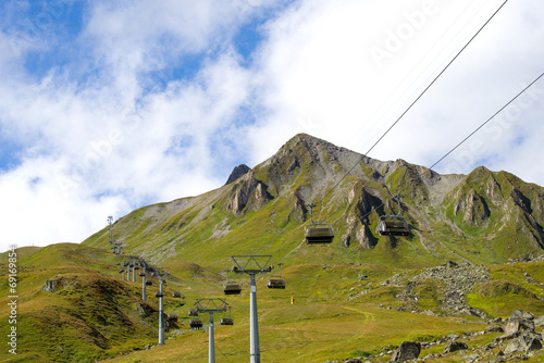 Sessellift in den Alpen photo