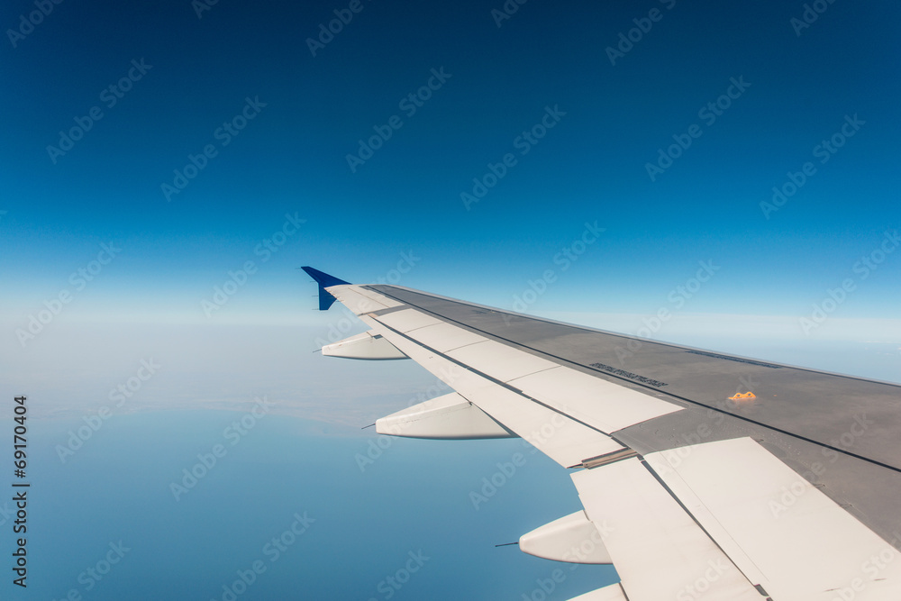Fototapeta premium Airplane wing out of window