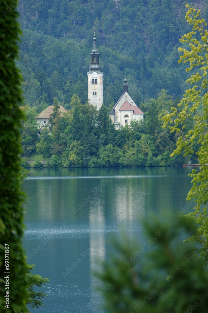 Chiesetta sull'Isola