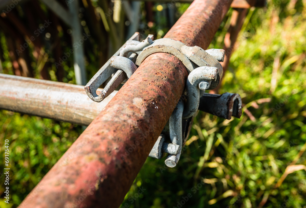 Tubes and clamp of a scaffold from close