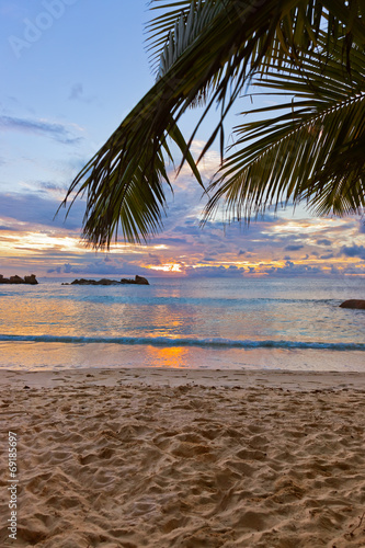 Fototapeta Naklejka Na Ścianę i Meble -  Seychelles tropical beach at sunset