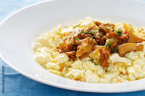 scrambled eggs with fried chanterelles
