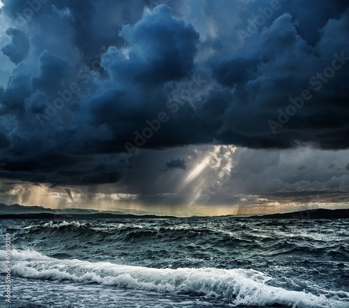 Heavy rain over stormy ocean © Nejron Photo