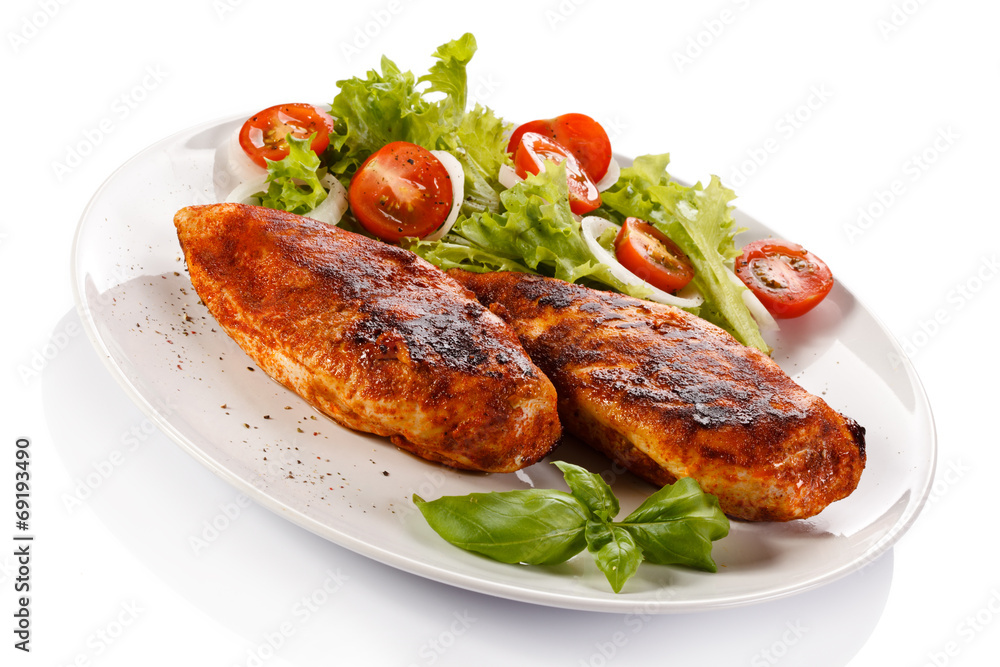 Grilled chicken fillets and vegetables