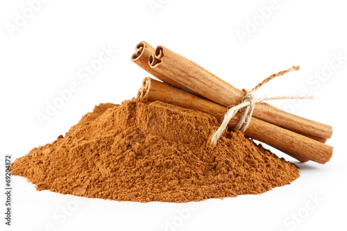 Cinnamon powder and sticks